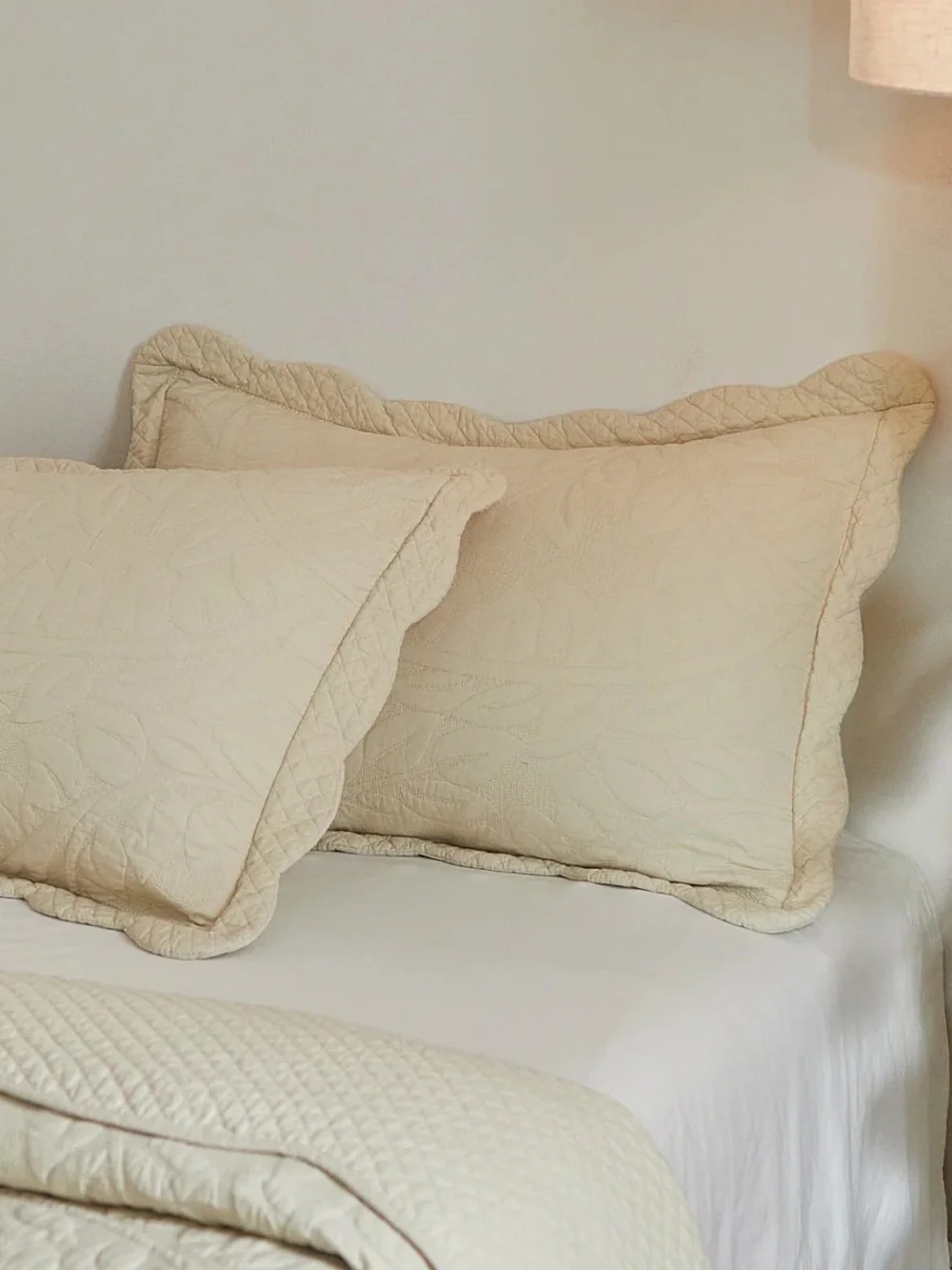 Classic Quilted king/cal king 3 piece Bedspread Set in Cream
